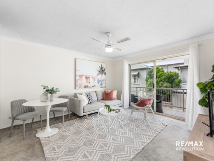 2 74 Broughton Road
